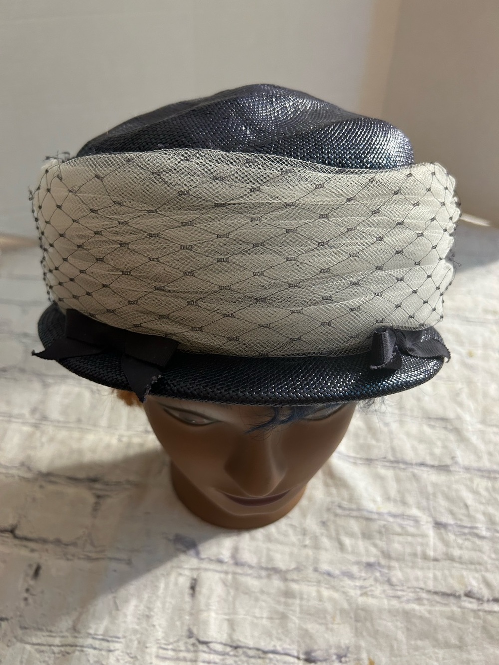 VTG STYLE PILL BOX BLACK WITH CREAM MESH NET HAT